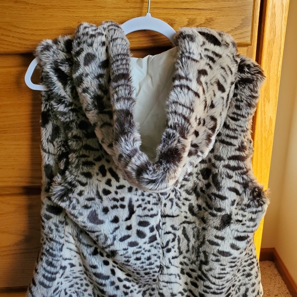 Kristin Blake Reversible Vest - Picture 8 of 8